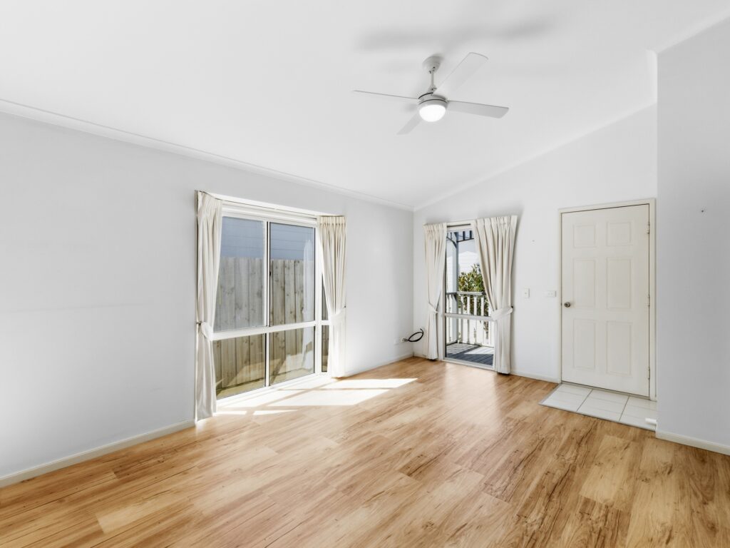 5 H17 living Caroline Wright