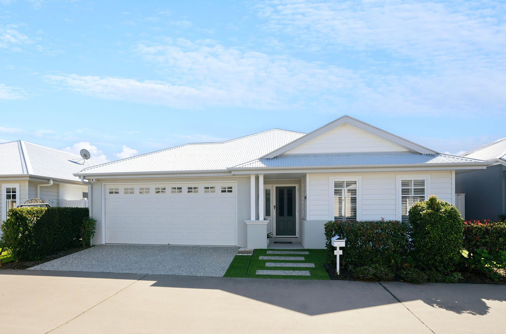 Beachmere Bay 101 Image 7