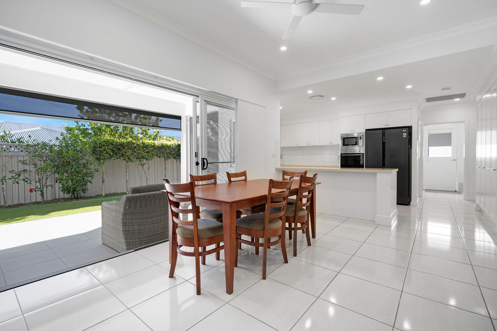 Beachmere Bay 14 Image 4