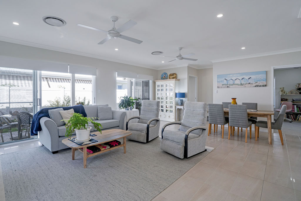 Beachmere Bay 152 Image 11