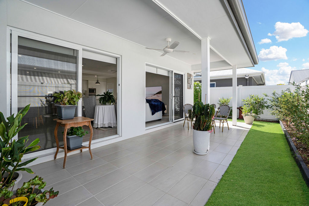 Beachmere Bay 152 Image 2