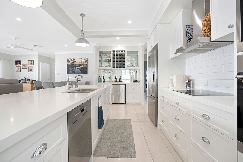 Beachmere Bay 184 Image 11