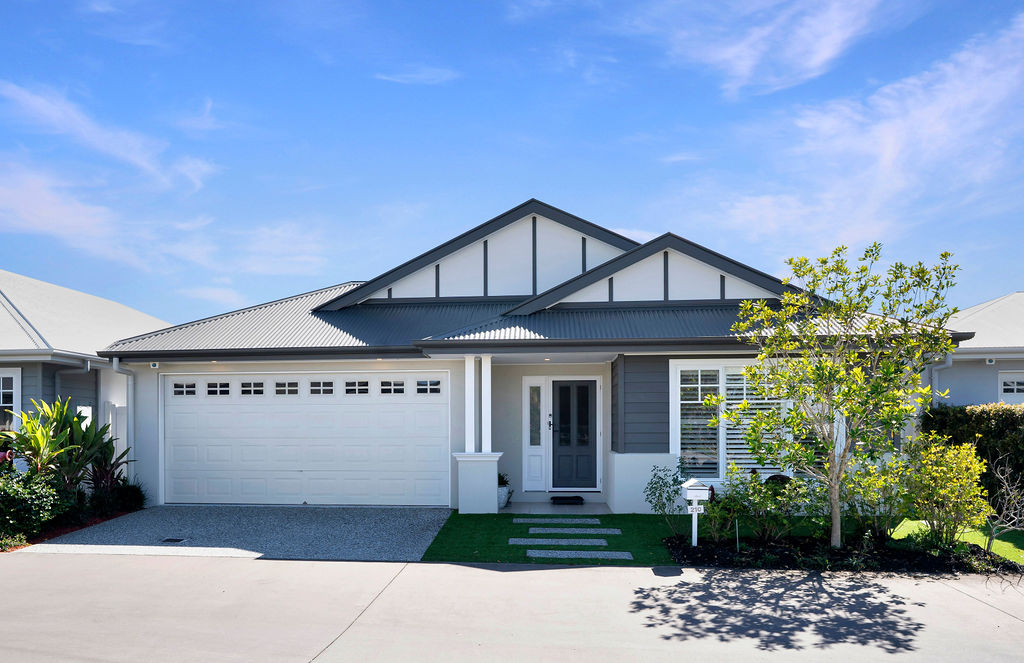 Beachmere Bay 210 Image 1