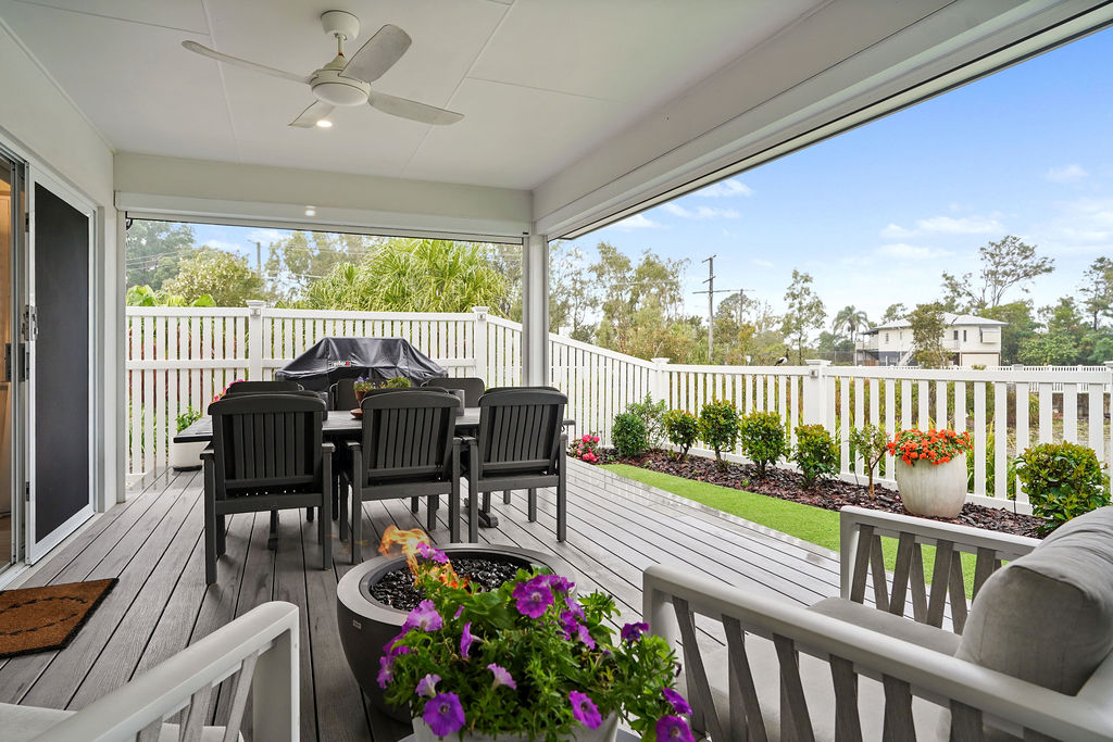 Beachmere Bay 220 Image 2
