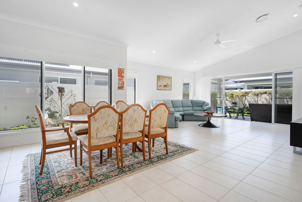 Beachmere Bay 63 Image 8