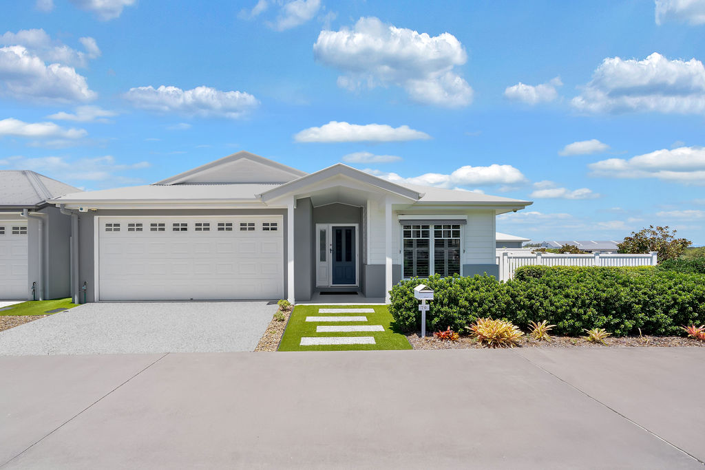 Beachmere Bay 70 Image 1