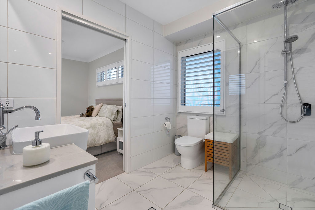 Beachmere Bay 70 Image 12