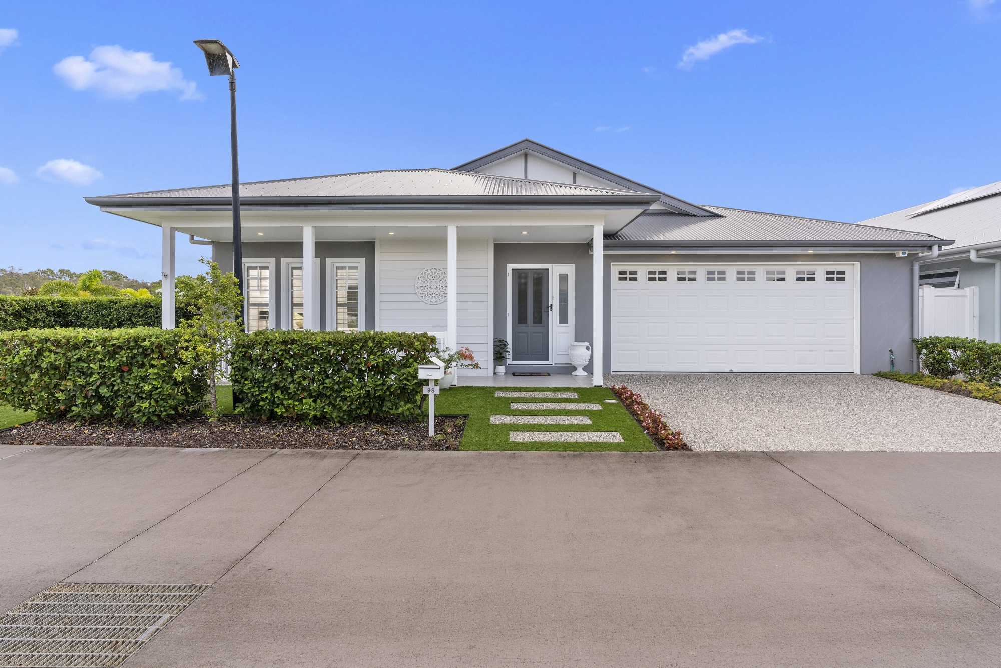 Beachmere Bay 98 Image 1