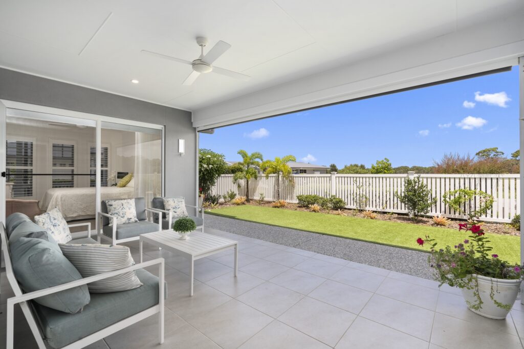 Beachmere Bay 98 Image 2