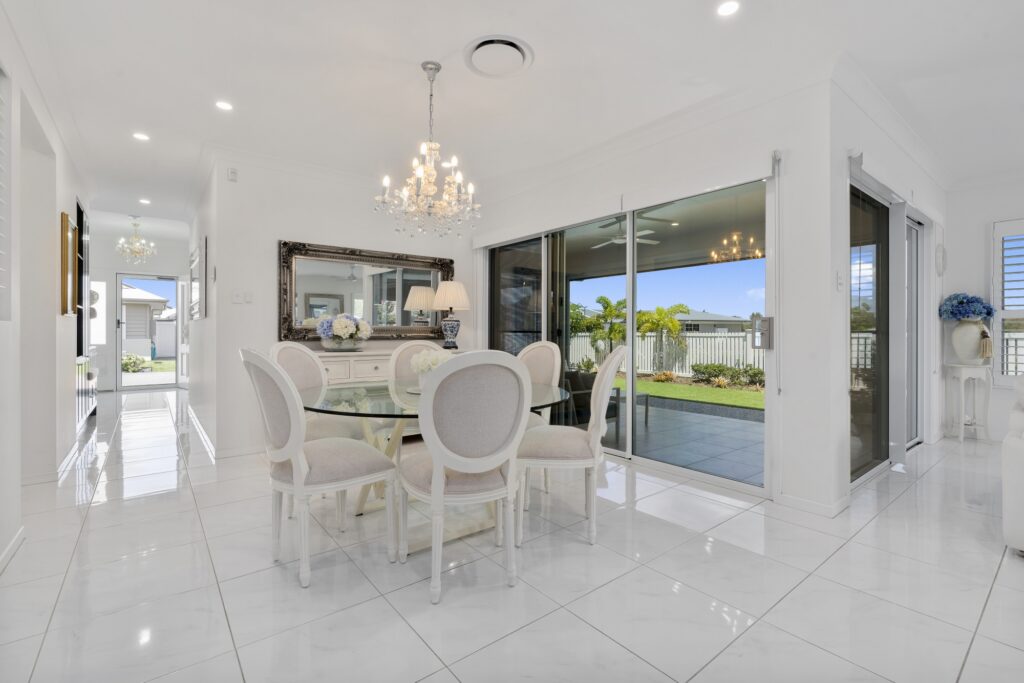 Beachmere Bay 98 Image 3