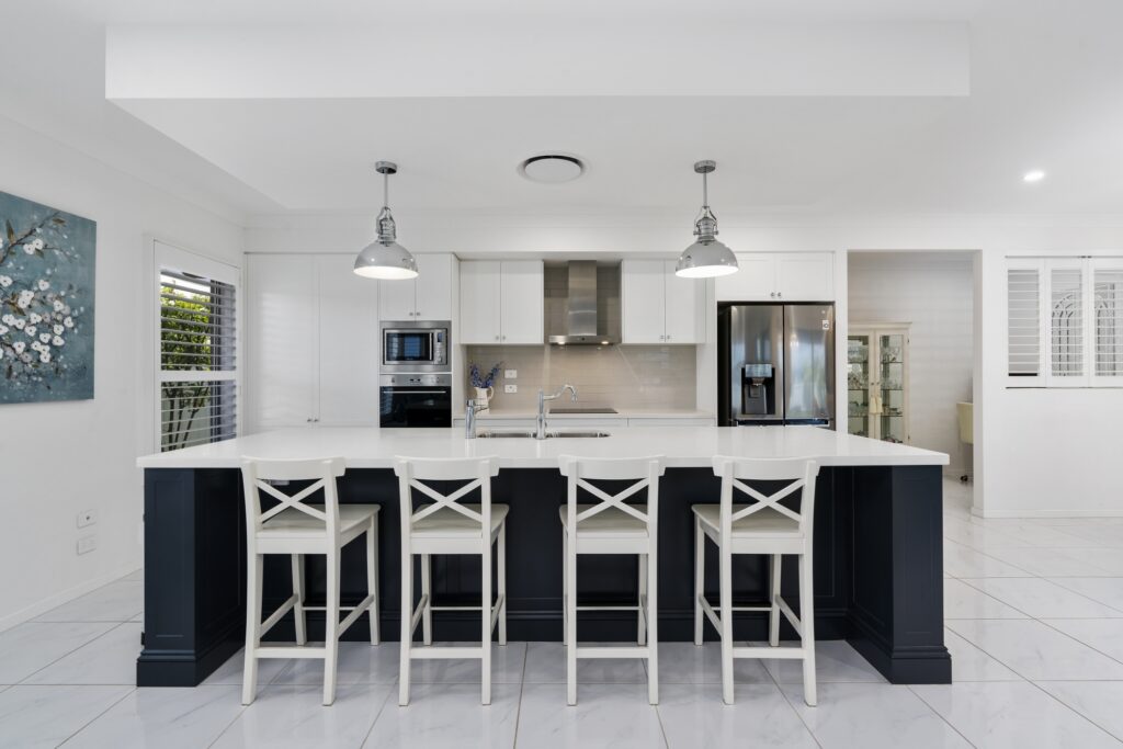 Beachmere Bay 98 Image 4