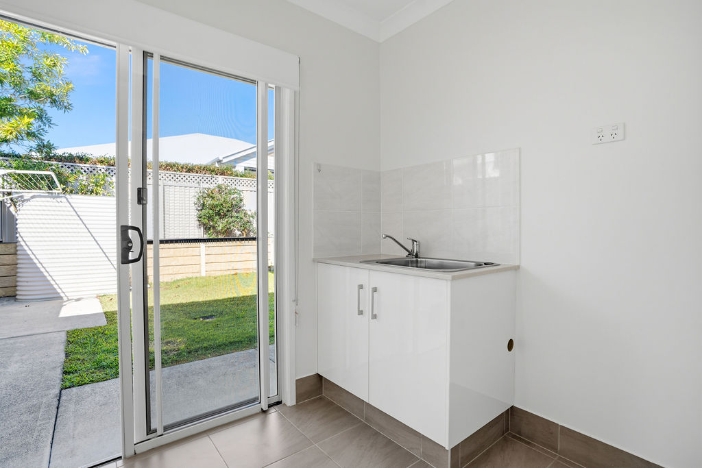 Beachmere Sands 129 Image 12