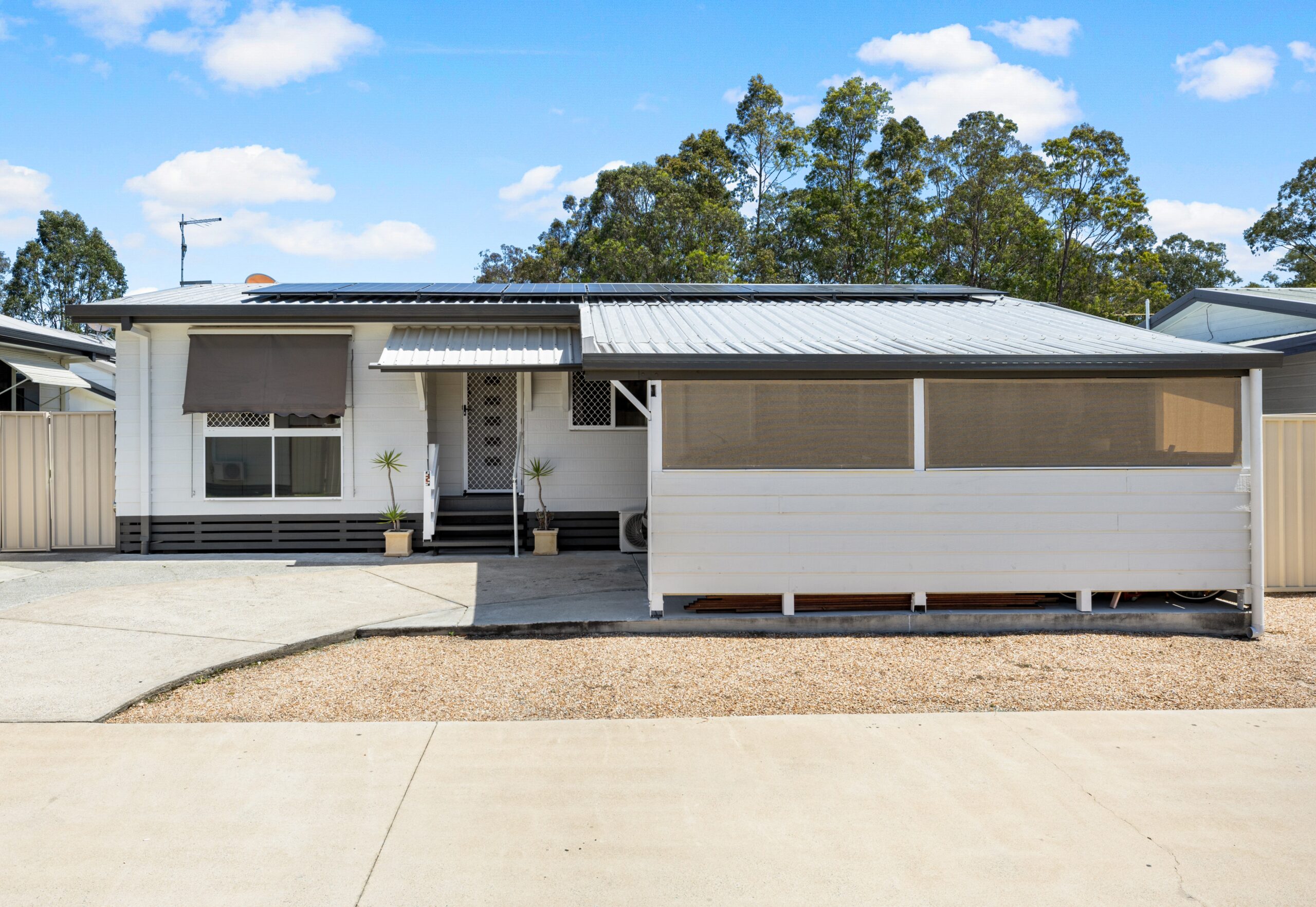 Bethania 2 Cocas Court Image 1