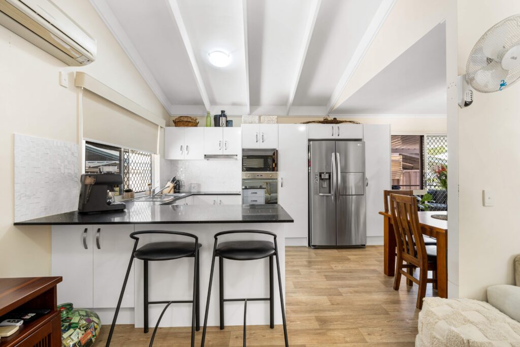 Bethania 2 Cocas Court Image 4