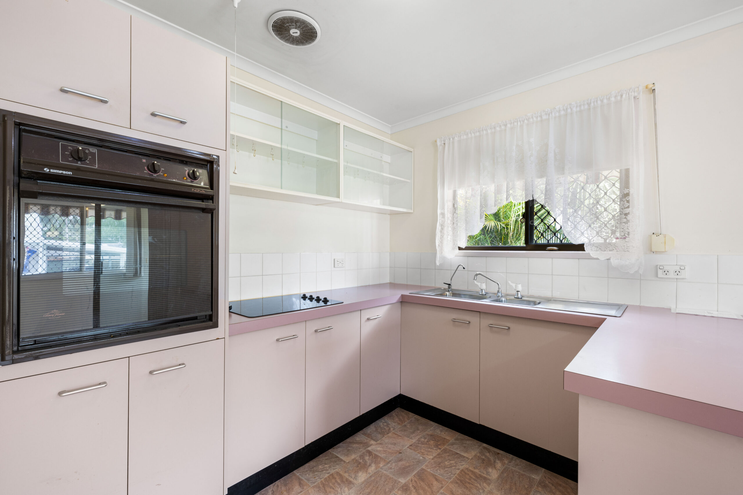 Bethania 24 Rustic Court Image 4