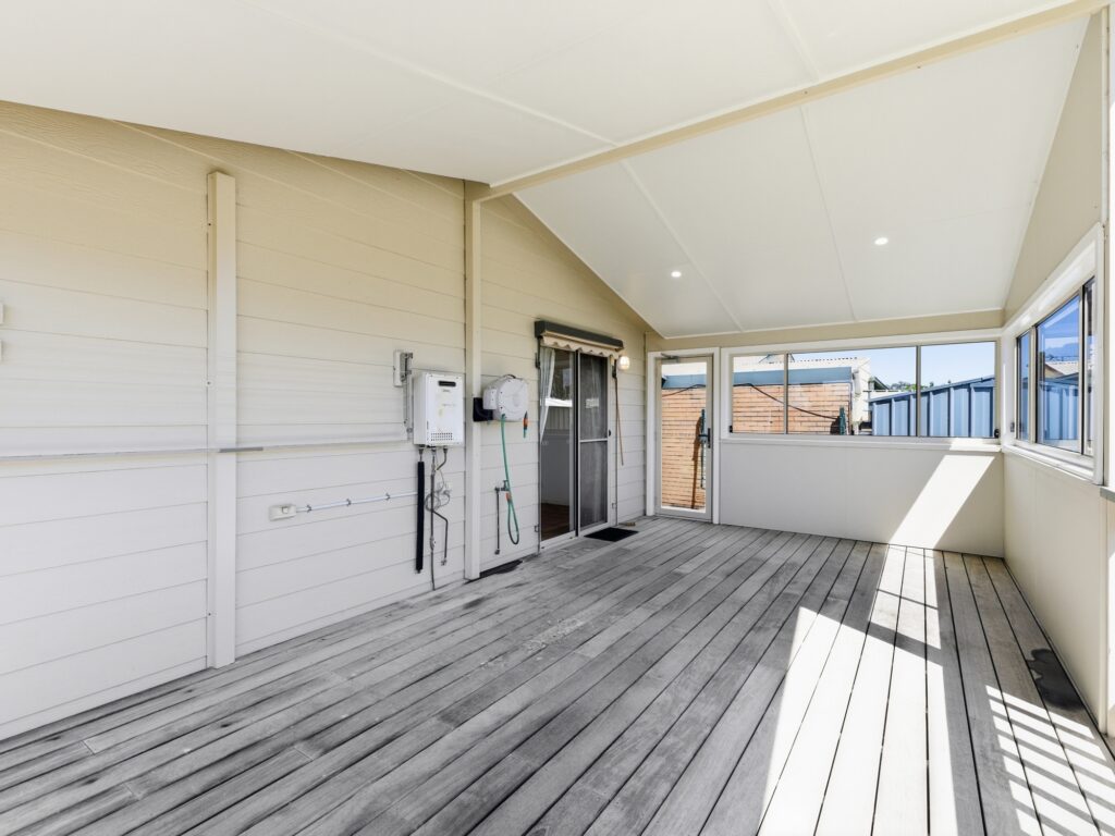 H17 Deck1 Caroline Wright