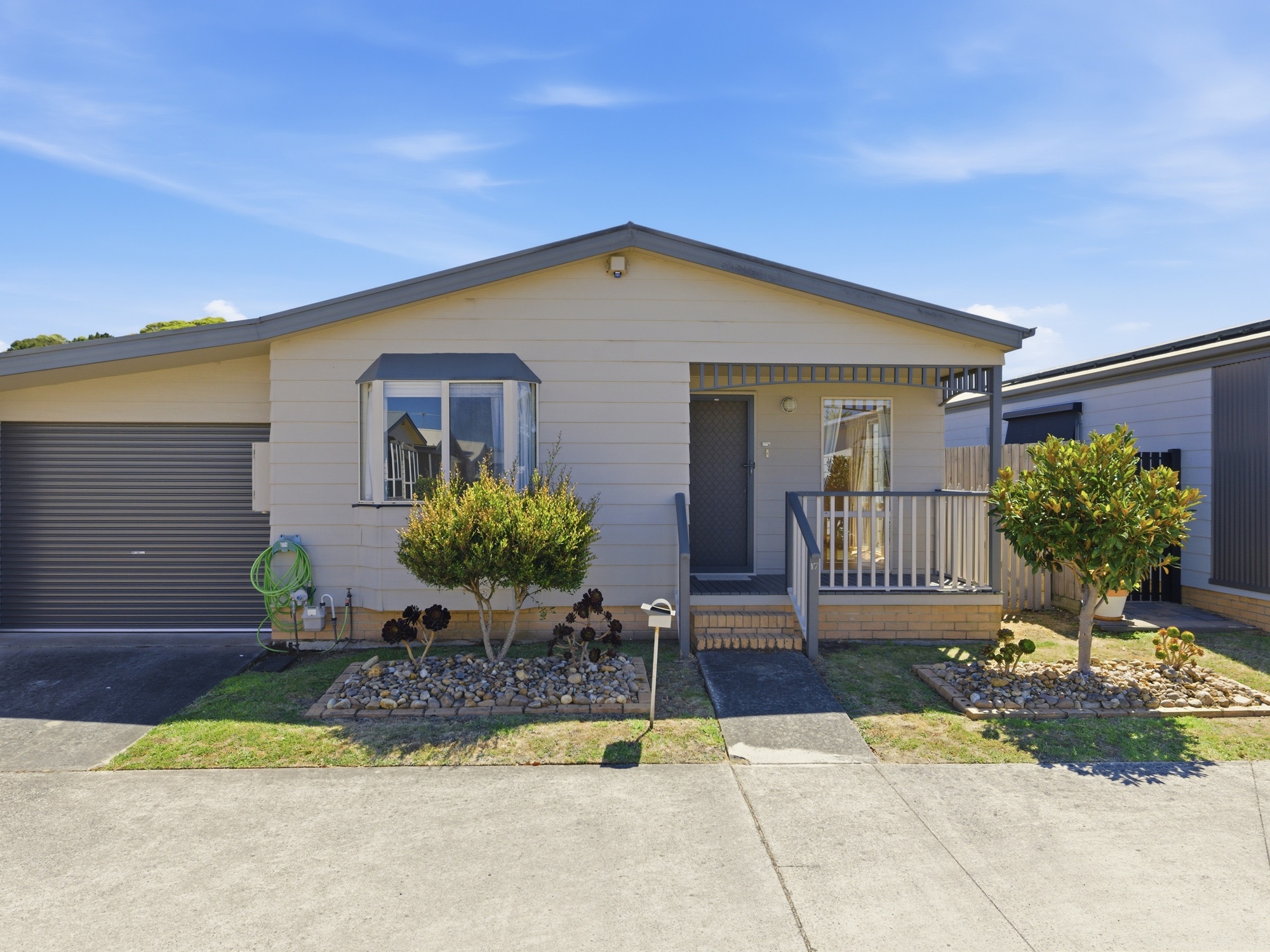 H17 front1 Caroline Wright