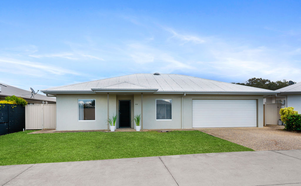 Palm lake resort Beachmere Sands Home 64 (1)