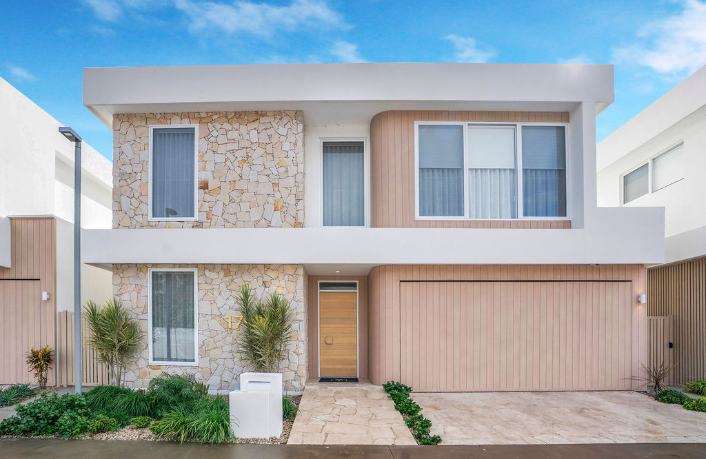 Pelican Waters 179 Image 1