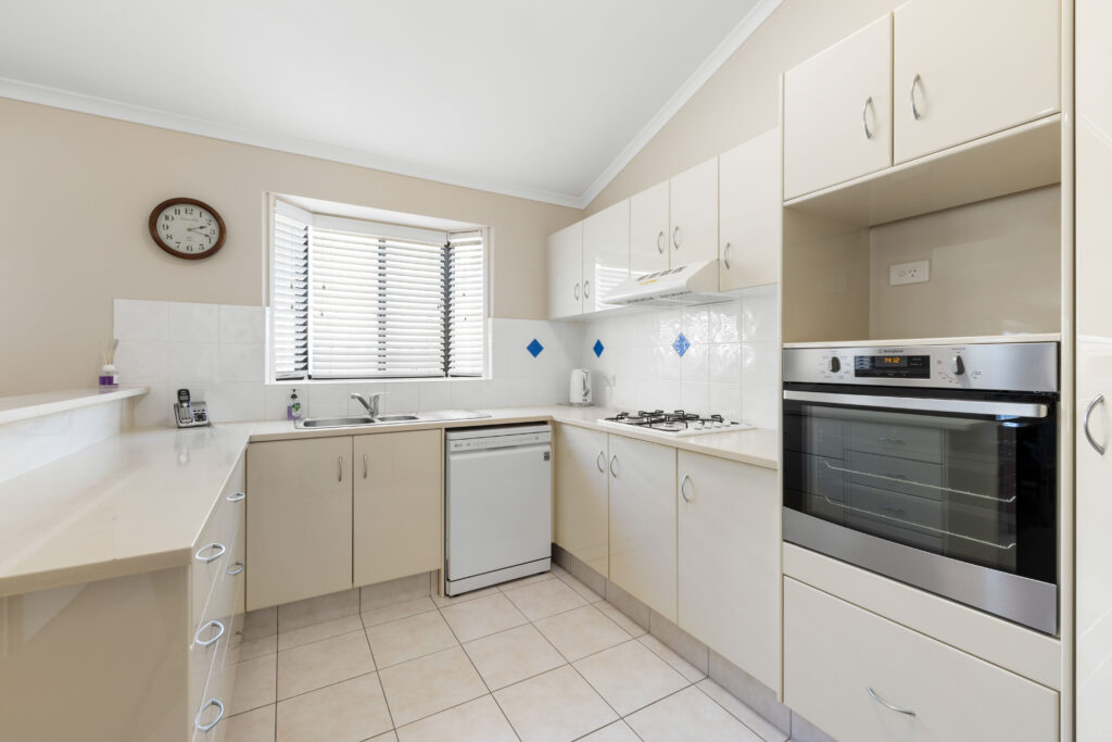 Waterford 186 Image 2